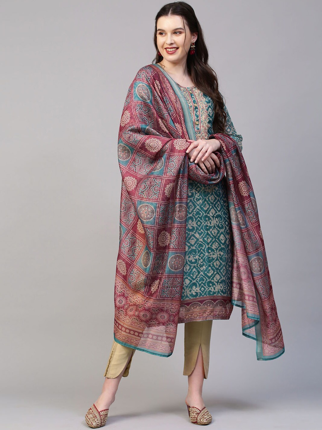 

FASHOR Women Sea Green Paisley Printed Cold-Shoulder Sleeves Chanderi Silk Anarkali Kurta
