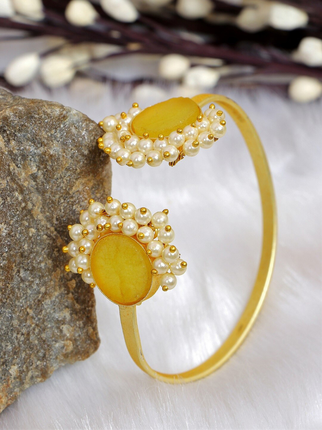 

SwaDev Women Yellow & Gold-Toned Gold-Plated Cuff Bracelet