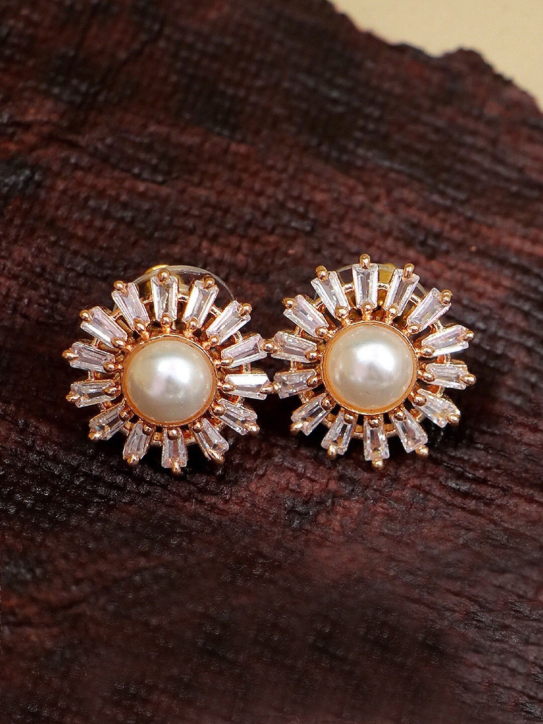 

SwaDev Gold-Toned Contemporary Studs Earrings
