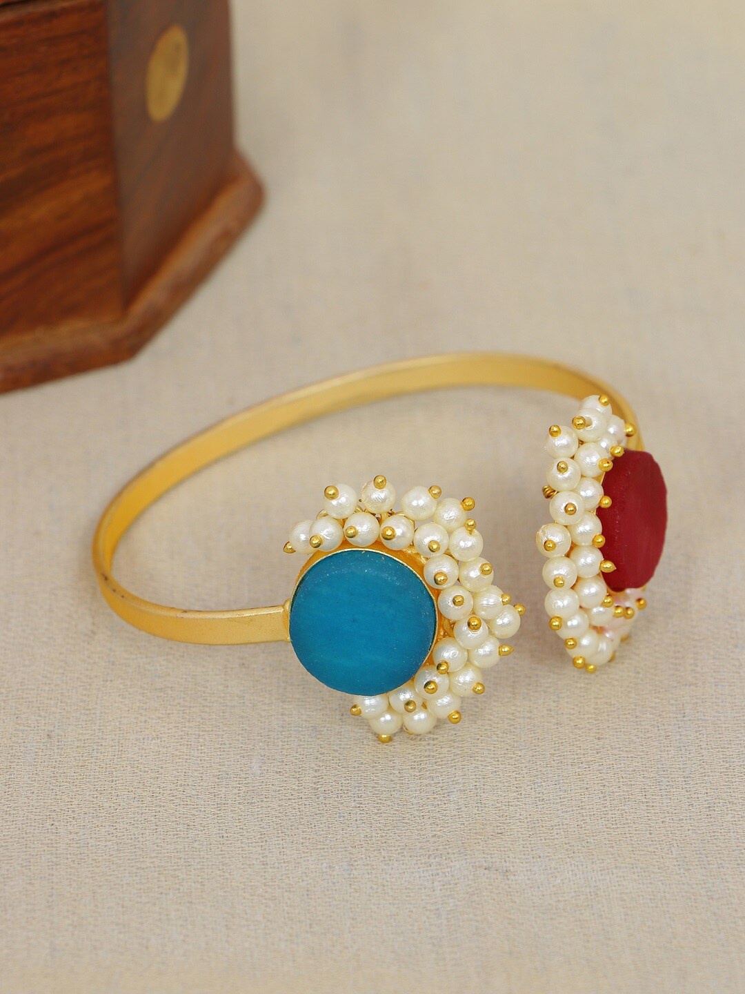 

SwaDev Women Red & Blue Enamelled Gold-Plated Cuff Bracelet