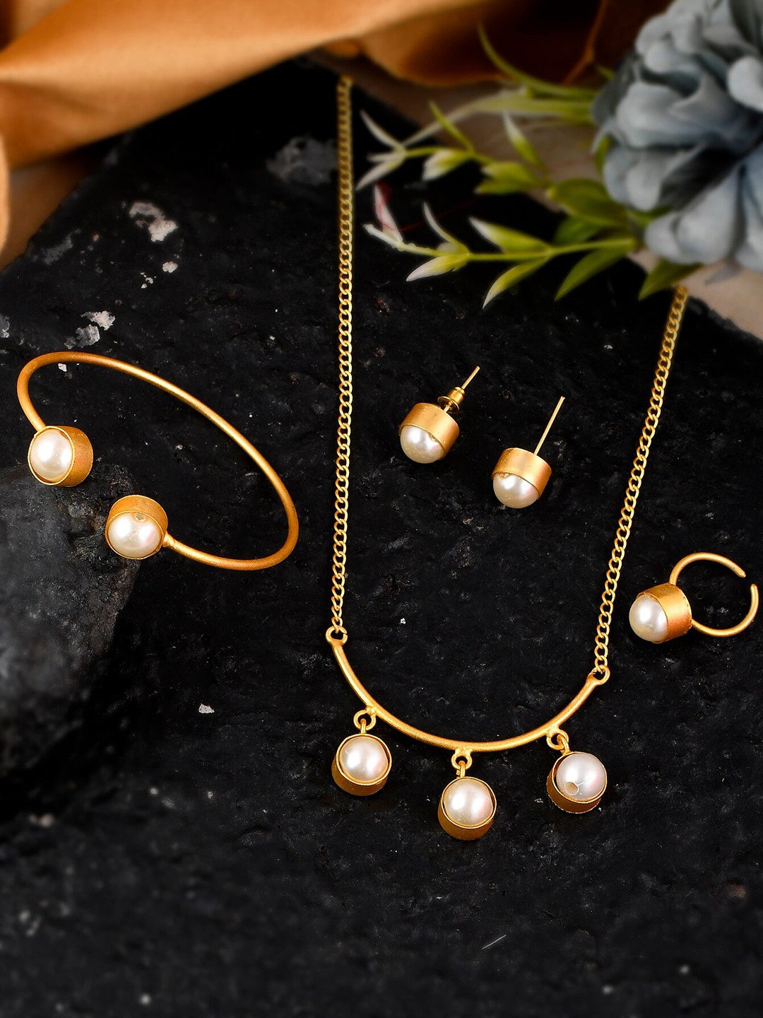 

Shoshaa Gold-Plated Handcrafted Jewellery Set