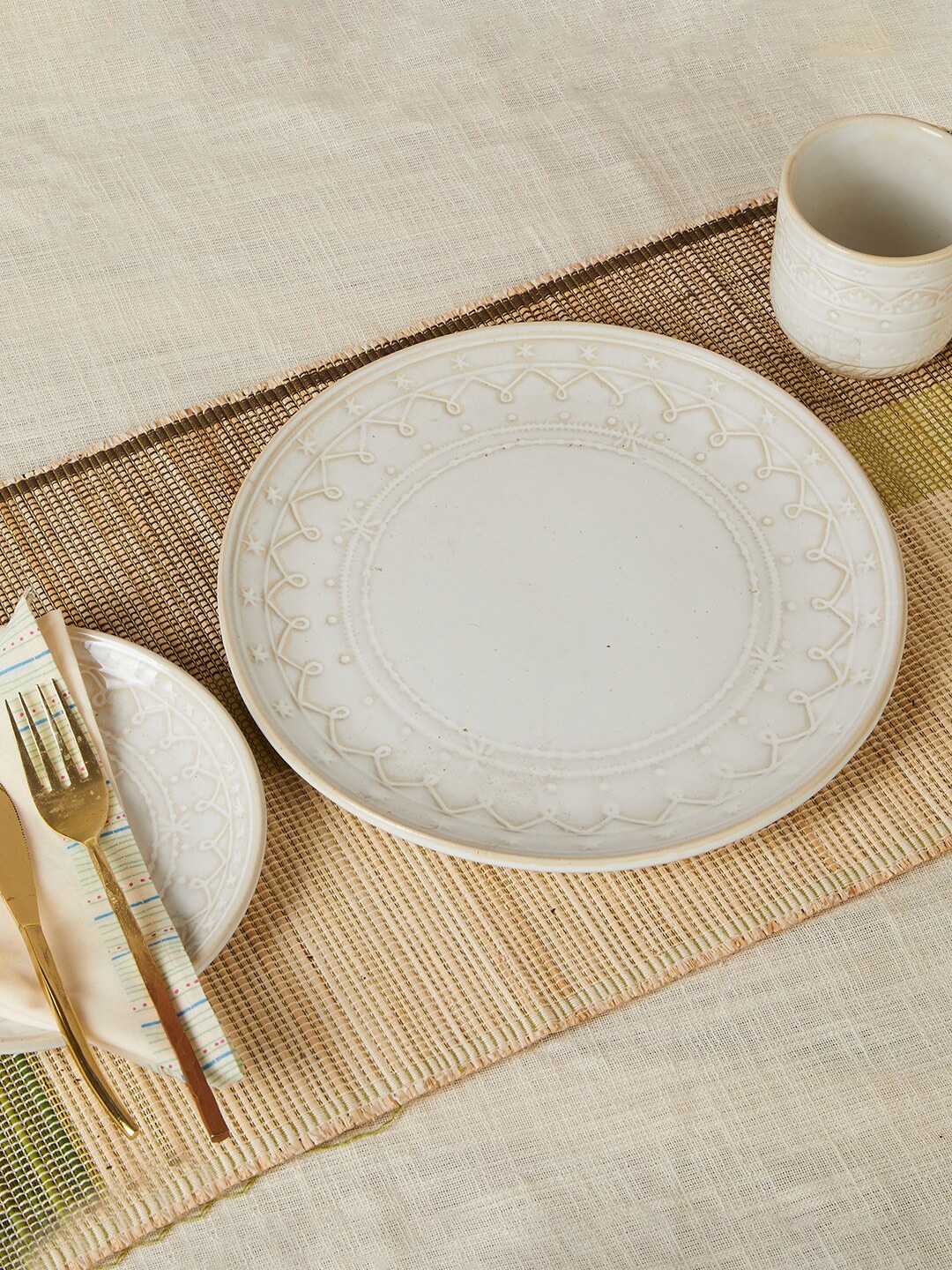 

Fabindia White Hand Painted Stoneware Matte Plate