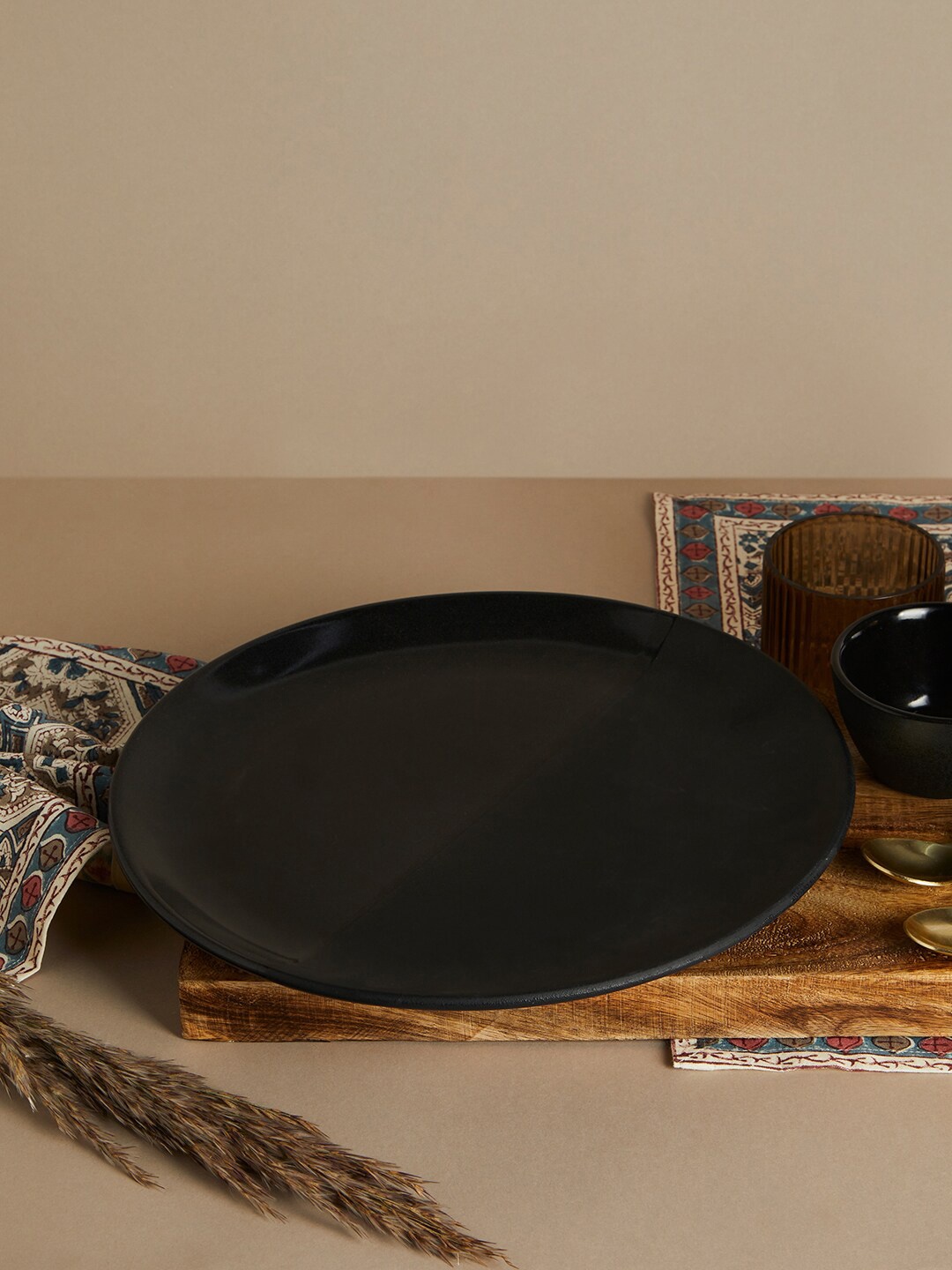 

Fabindia Black & 1 Pieces Stoneware Matte Plates