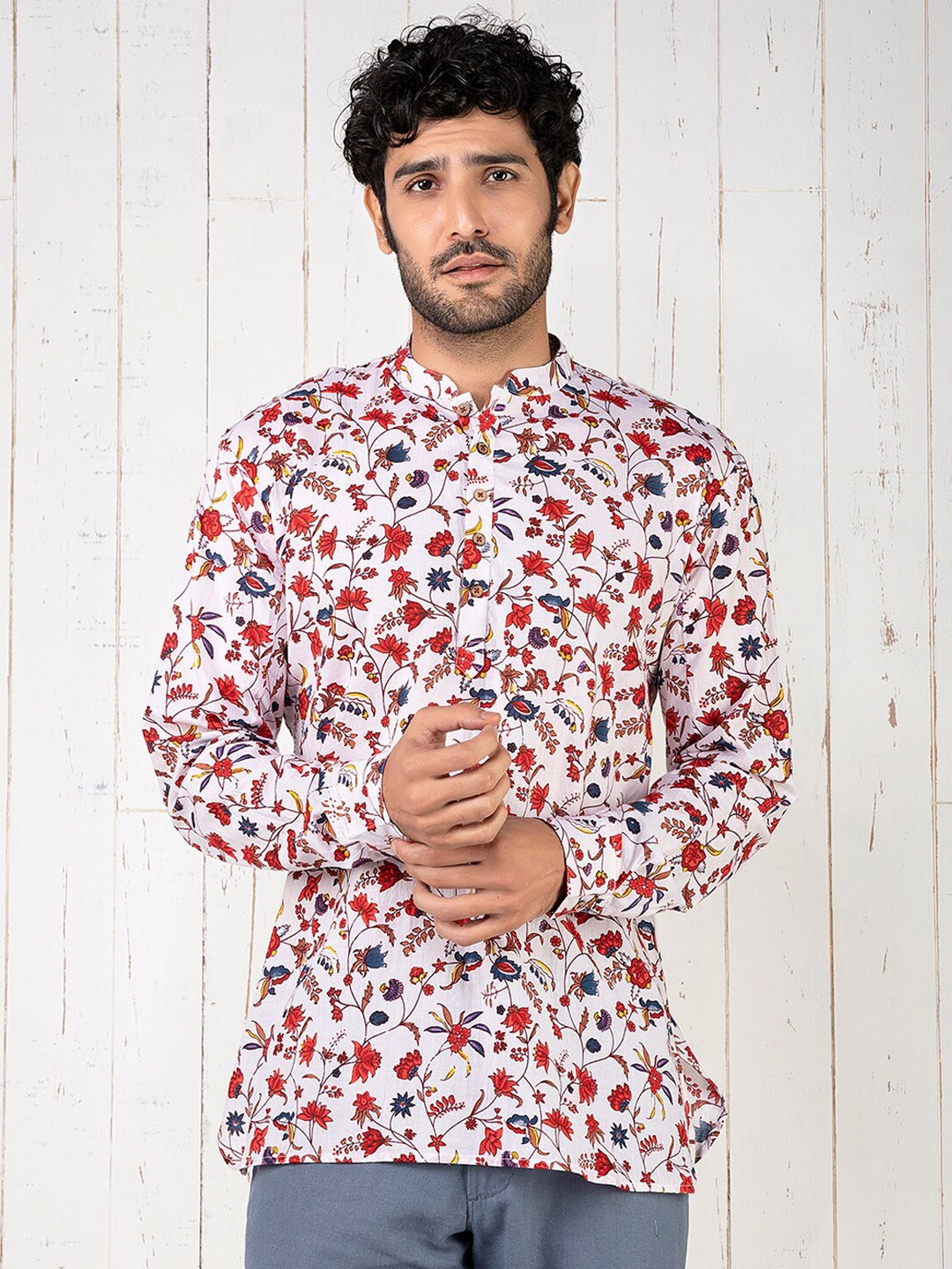

INDIYUNG Men White & christmas silver Floral Printed Thread Work Kurta