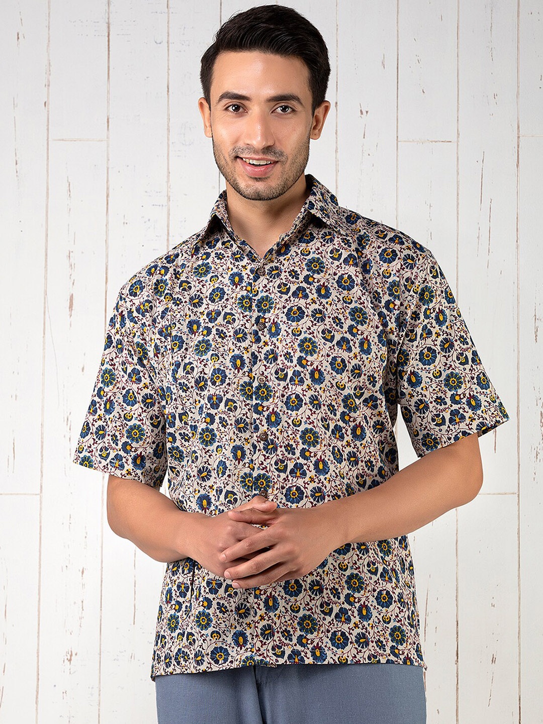 

INDIYUNG Men Beige & pale blush Floral Printed Kurta
