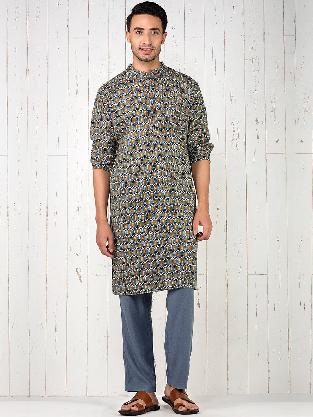 

INDIYUNG Men Green Printed Thread Work Kurta