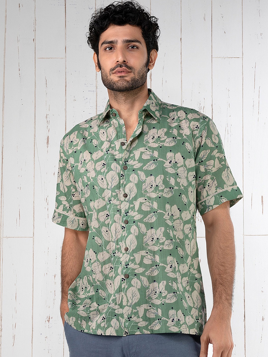 

INDIYUNG Men Green Ethnic Motifs Printed Thread Work Pathani Kurta