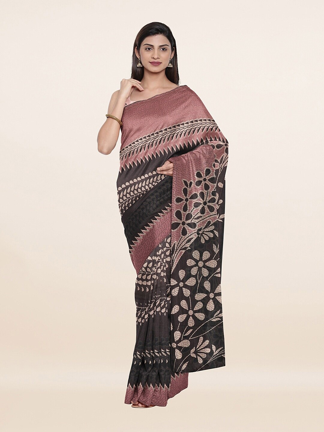 

Pothys Pink & Black Floral Printed Pure Cotton Saree