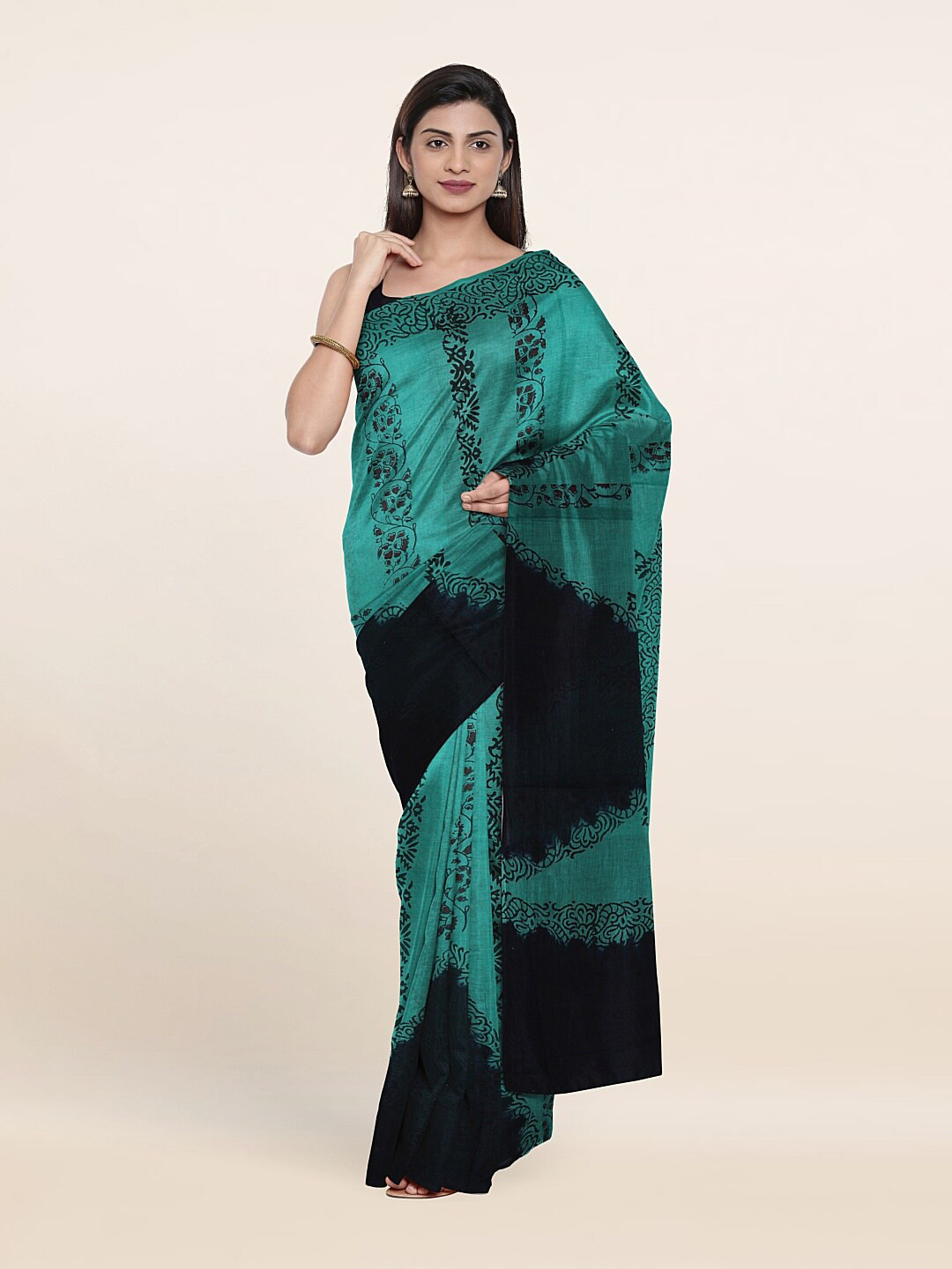 

Pothys Green & Black Floral Pure Pure Cotton Saree