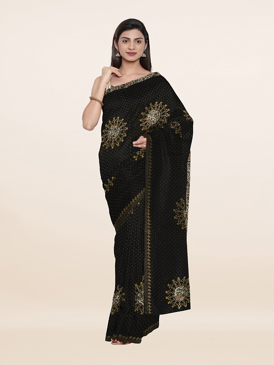 

Pothys Black & White Floral Pure Cotton Saree