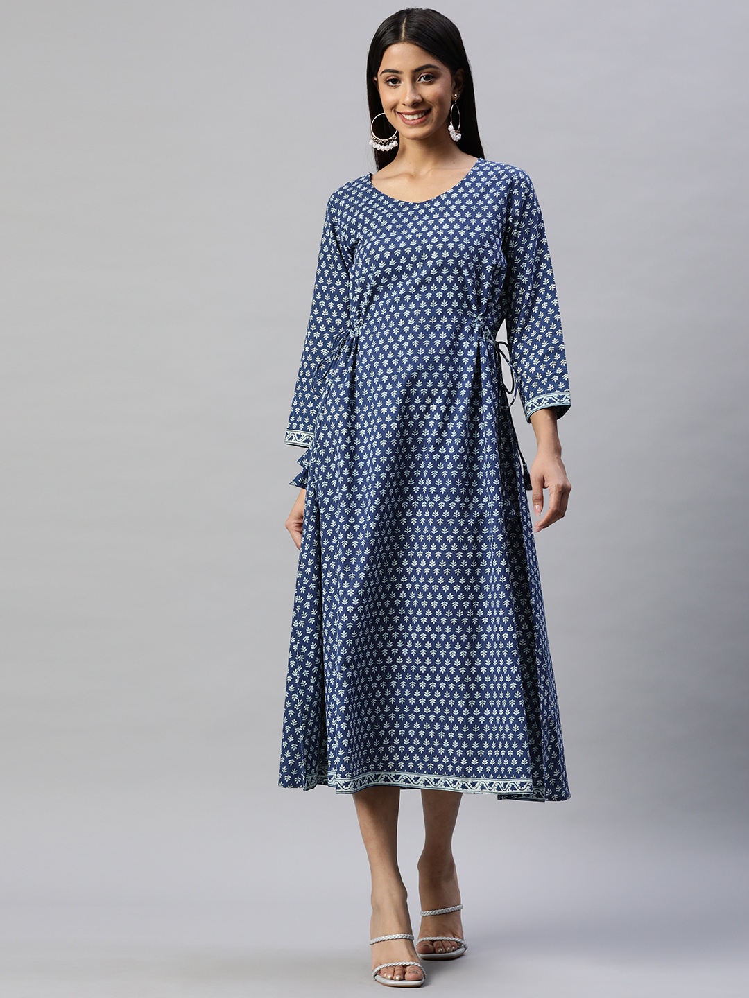 

RAJGRANTH Women Blue & White Ethnic Motifs Printed Pure Cotton A-Line Midi Dress