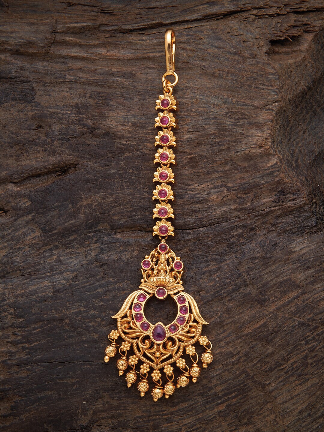 

Kushal's Fashion Jewellery Women Red & Gold-Toned Embellished Maang Tikka