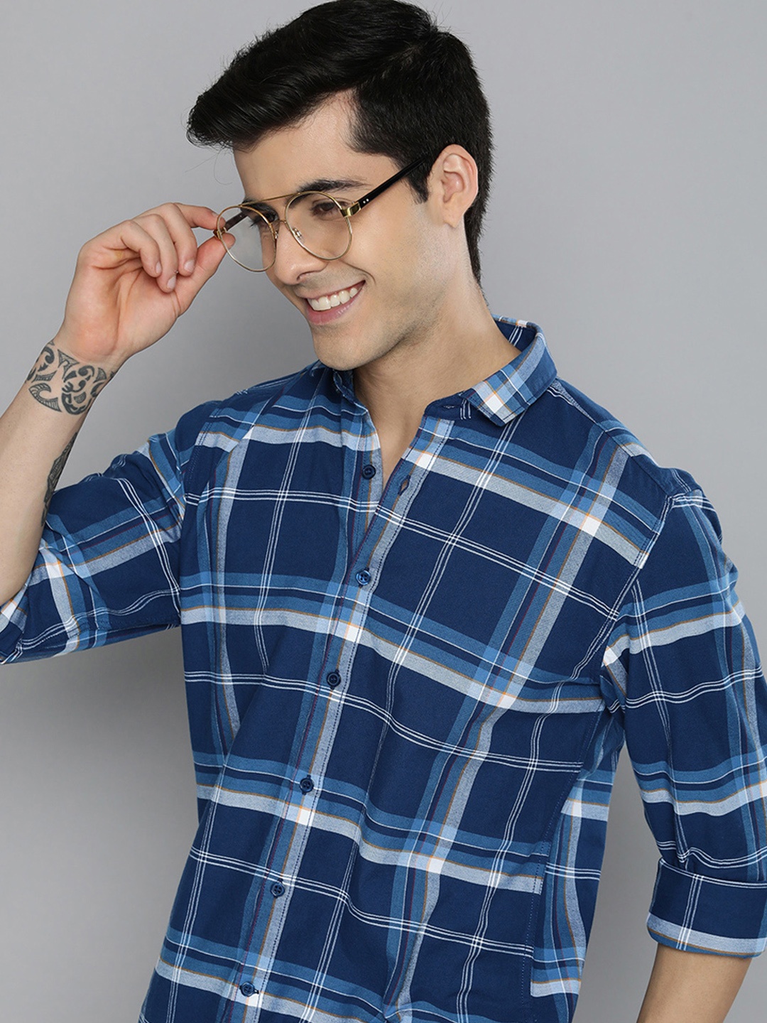 

Mast & Harbour Men Blue \& White Checked Slim Fit Pure Cotton Casual Shirt