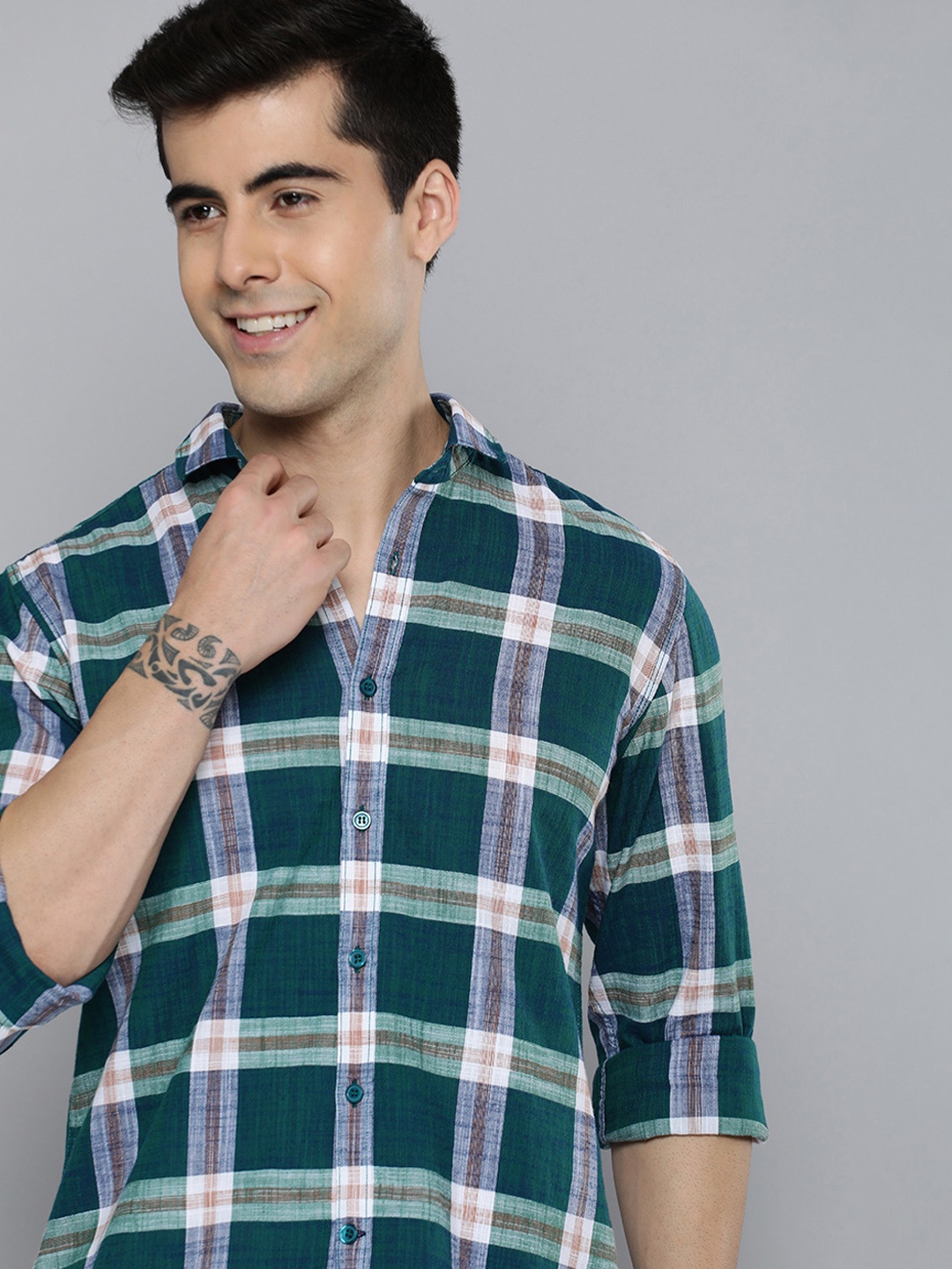 

Mast & Harbour Men Green & White Slim Fit Checked Pure Cotton Casual Shirt