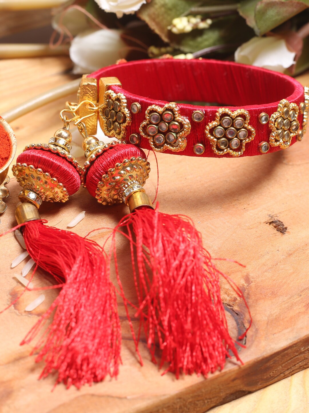 

Aapno Rajasthan Women Beige Rakhi