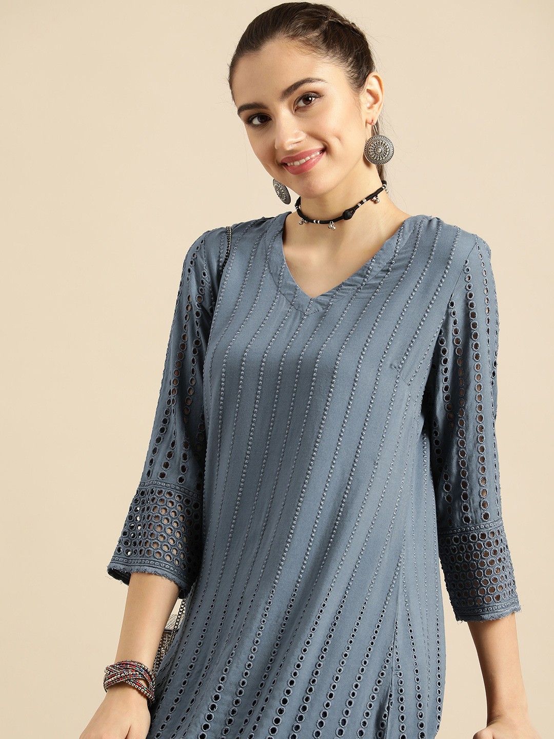 

Sangria Women Grey Geometric Embroidered Kurta