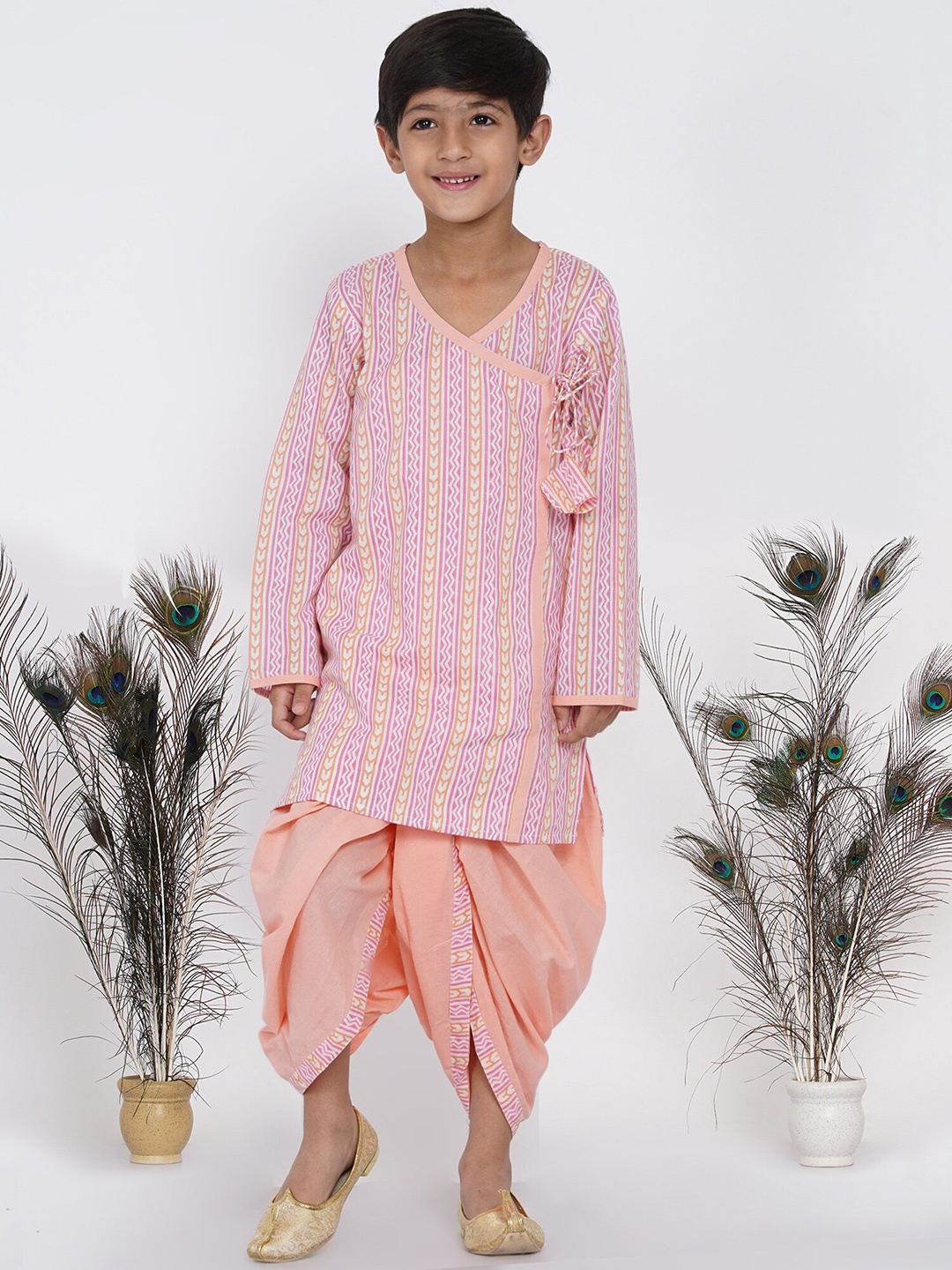 

Little Bansi Boys Peach-Coloured Ethnic Motifs Printed Pure Cotton Kurta with Dhoti Pants & With Dupatta