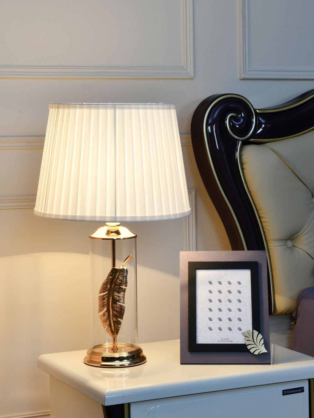 

Athome by Nilkamal White & Gold-Toned Feather Table Lamp