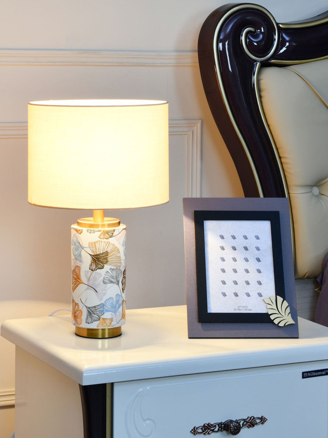 

Athome by Nilkamal Cream-Coloured & White Gingko Leaf Table Lamp