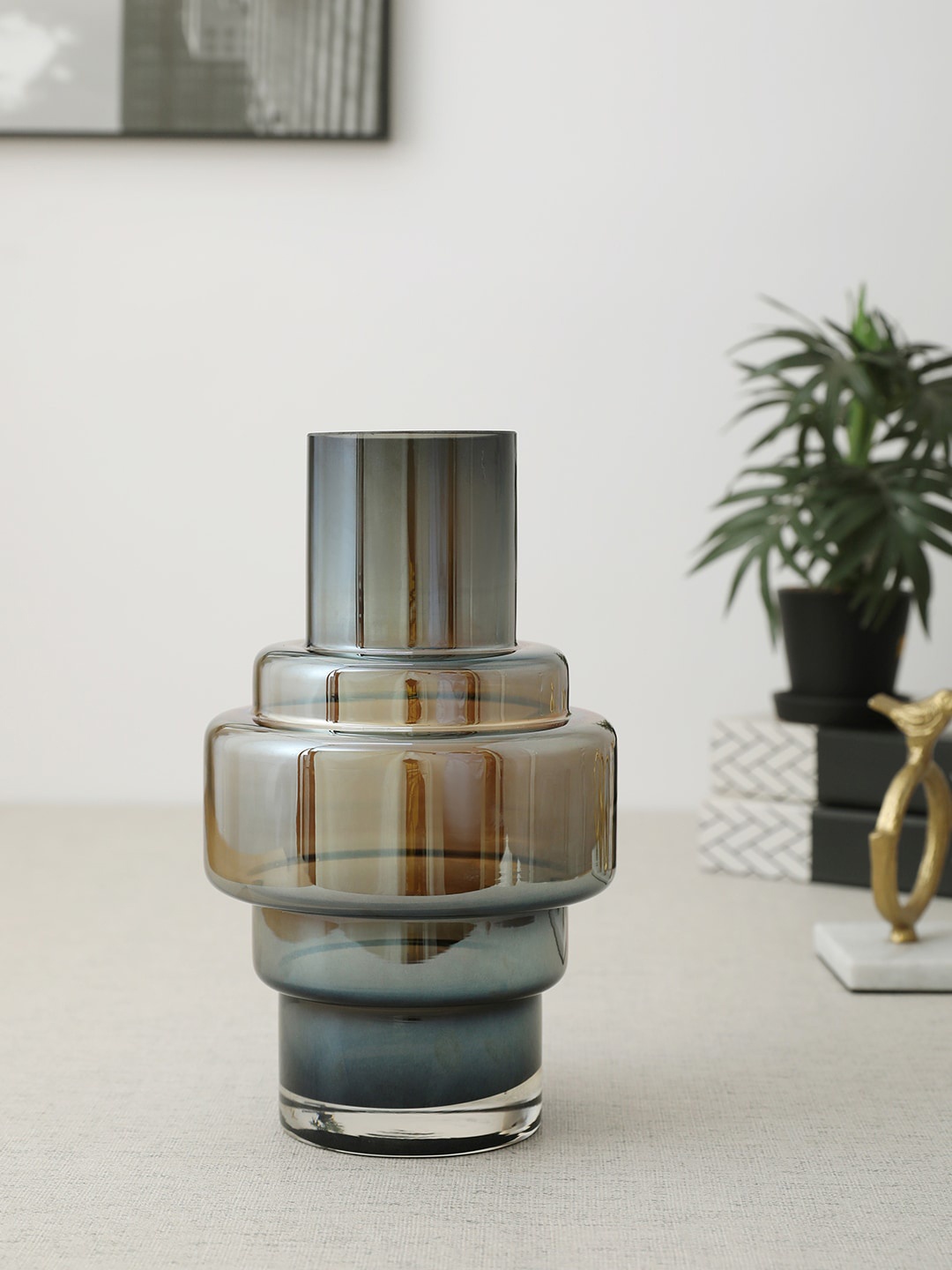 

HomeTown Smoky Brown Modern Glass Vase