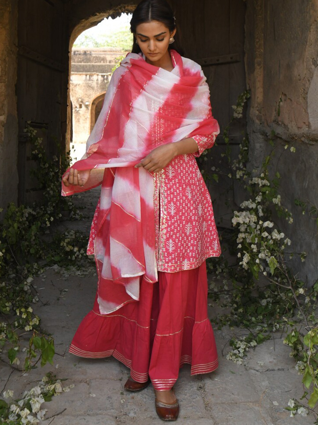 

KARAJ JAIPUR Women Pink Ethnic Motifs Printed Pure Cotton Kurta and sharara set