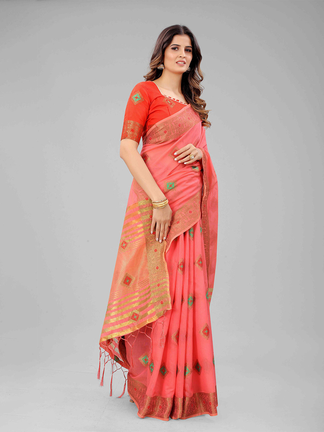

Mizzific Pink & Gold-Toned Woven Design Zari Pure Cotton Chanderi Saree