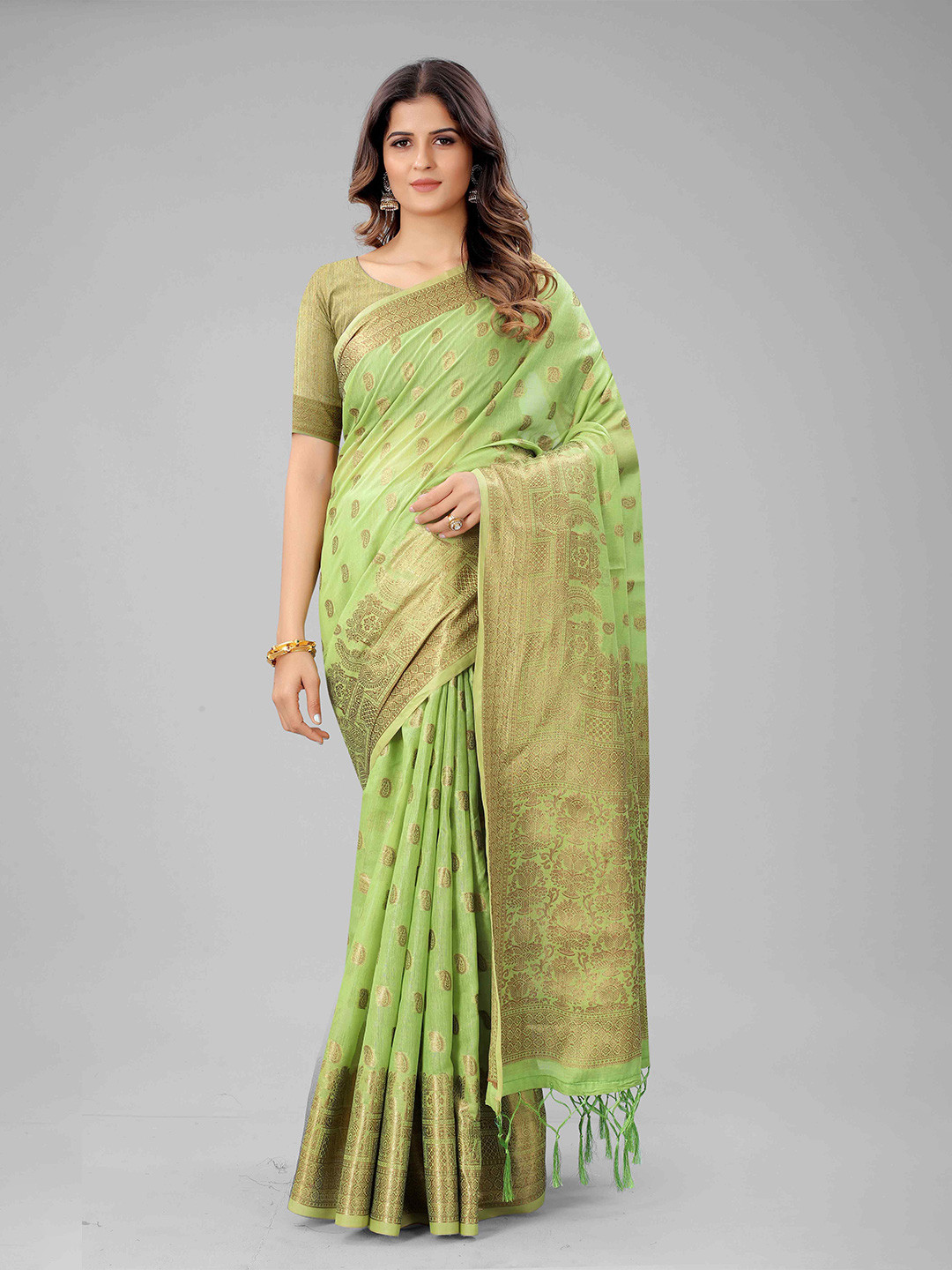 

Mizzific Green & Gold-Toned Woven Design Zari Pure Cotton Chanderi Saree