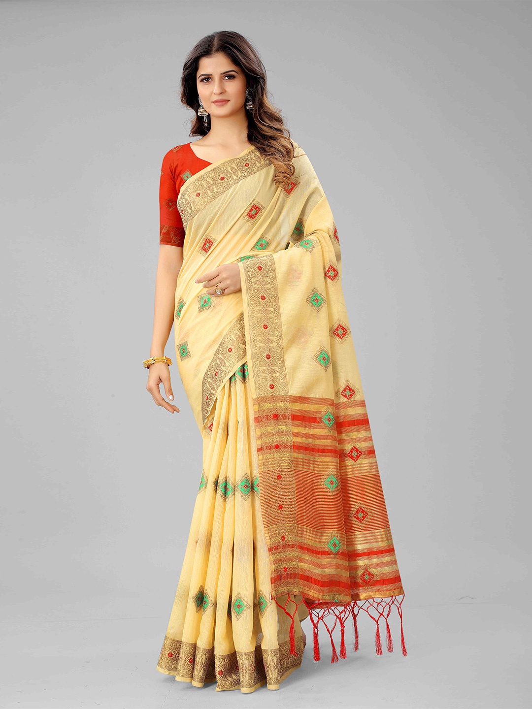 

Mizzific Cream-Coloured & Red Woven Design Zari Pure Cotton Chanderi Saree