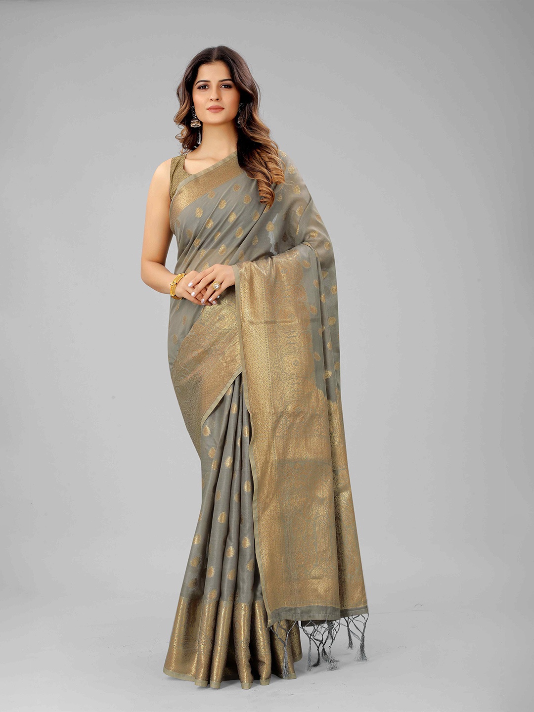 

Mizzific Grey & Gold-Toned Woven Design Zari Pure Cotton Chanderi Saree