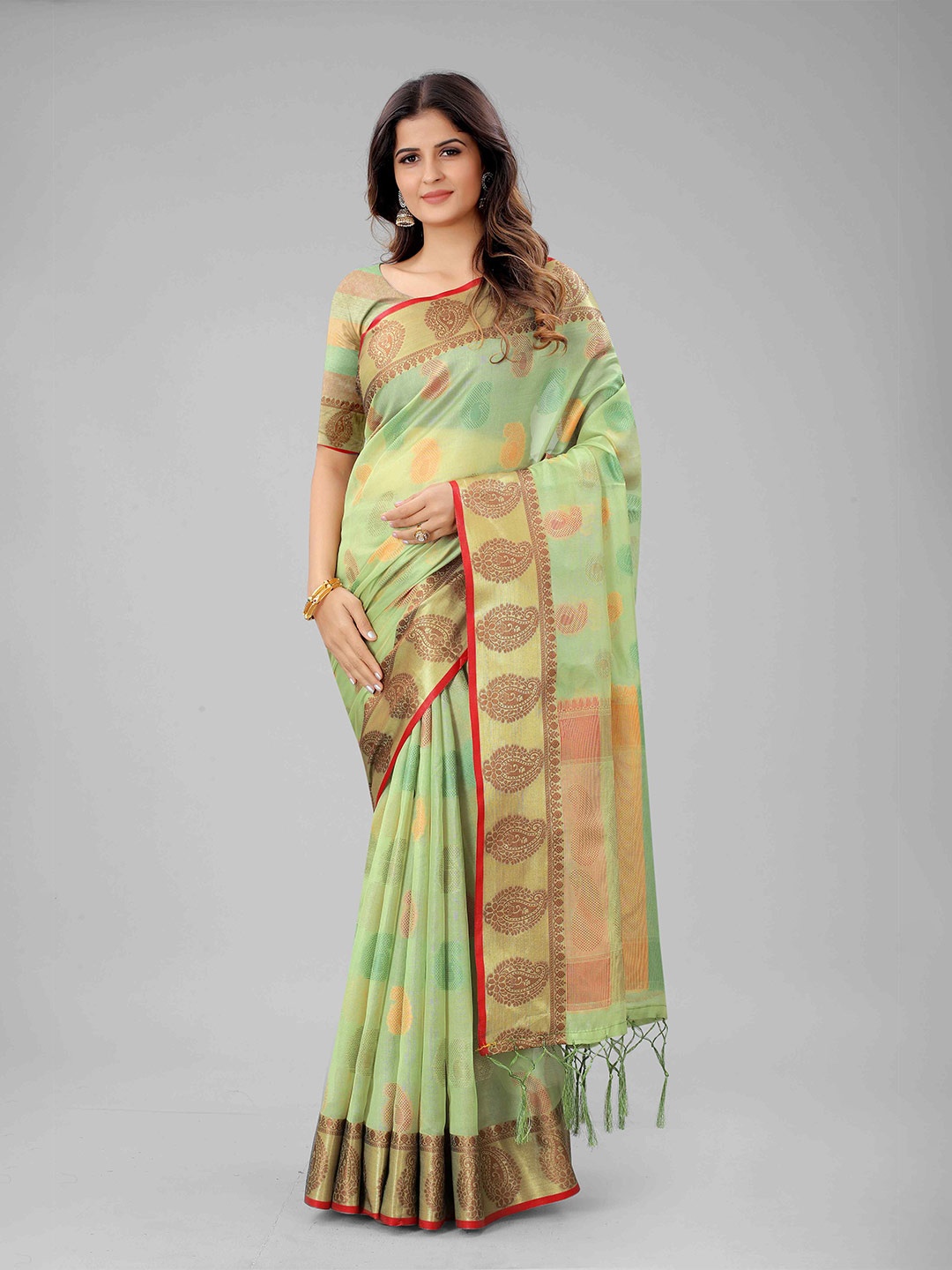 

Mizzific Green & Gold-Toned Floral Woven Design Zari Organza Banarasi Saree