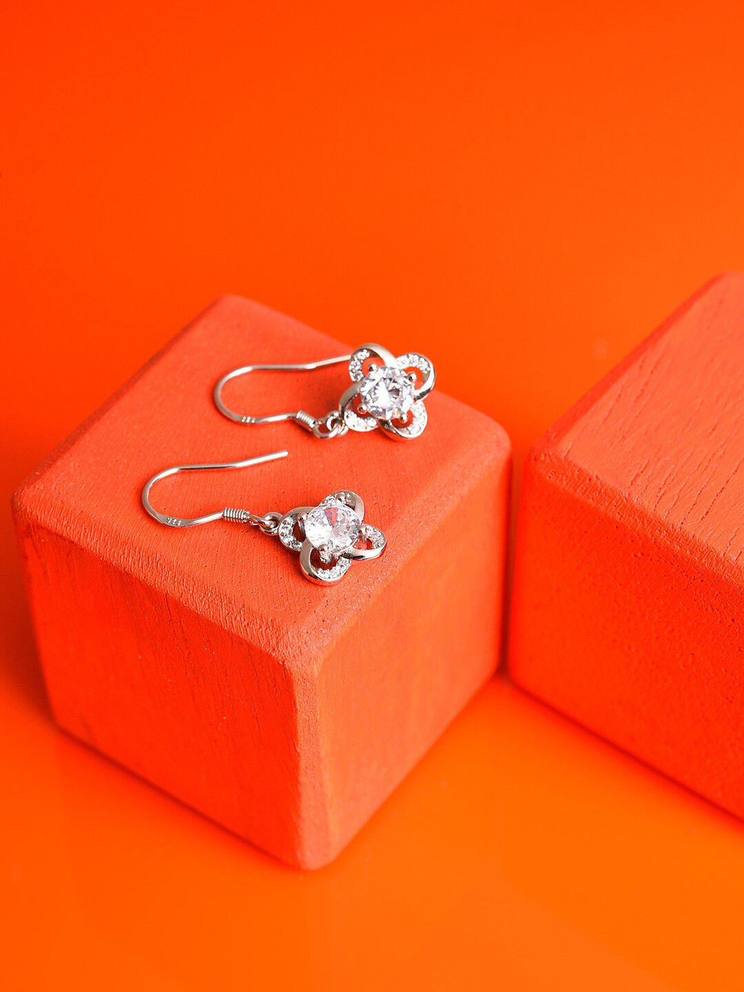 

SOHI Silver-Toned Floral Drop Earrings