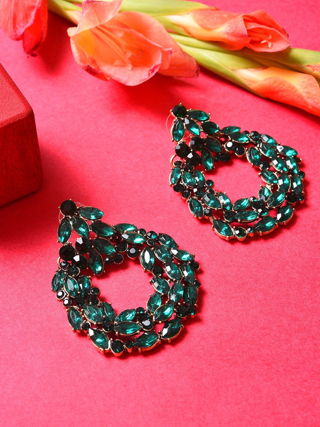 

SOHI Women Green Contemporary Gold Plated Designer Stone Drop Earrings