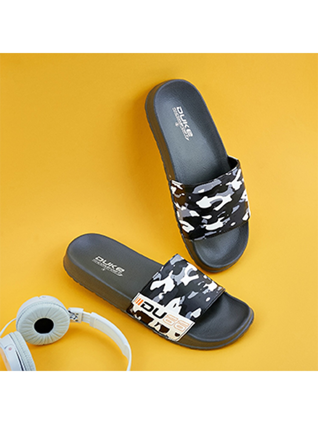

Duke Men Grey & White Printed Sliders