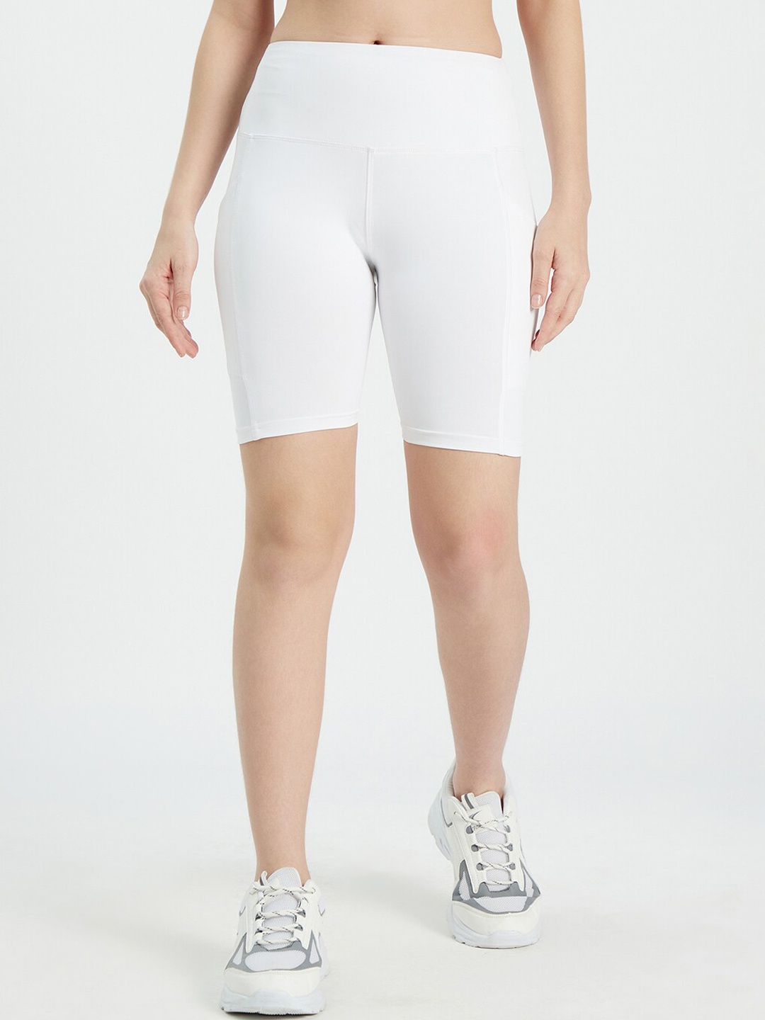 

EDRIO Women White Skinny Fit Training or Gym Sports Shorts
