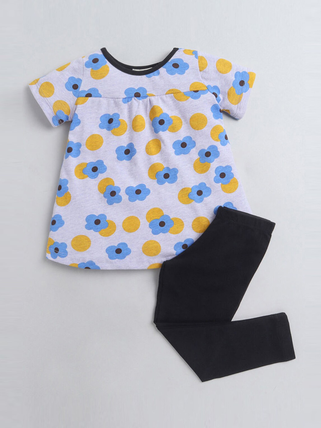 

Hopscotch Girls Multicoloured Printed Pure Cotton T-shirt with Leggings, Multi