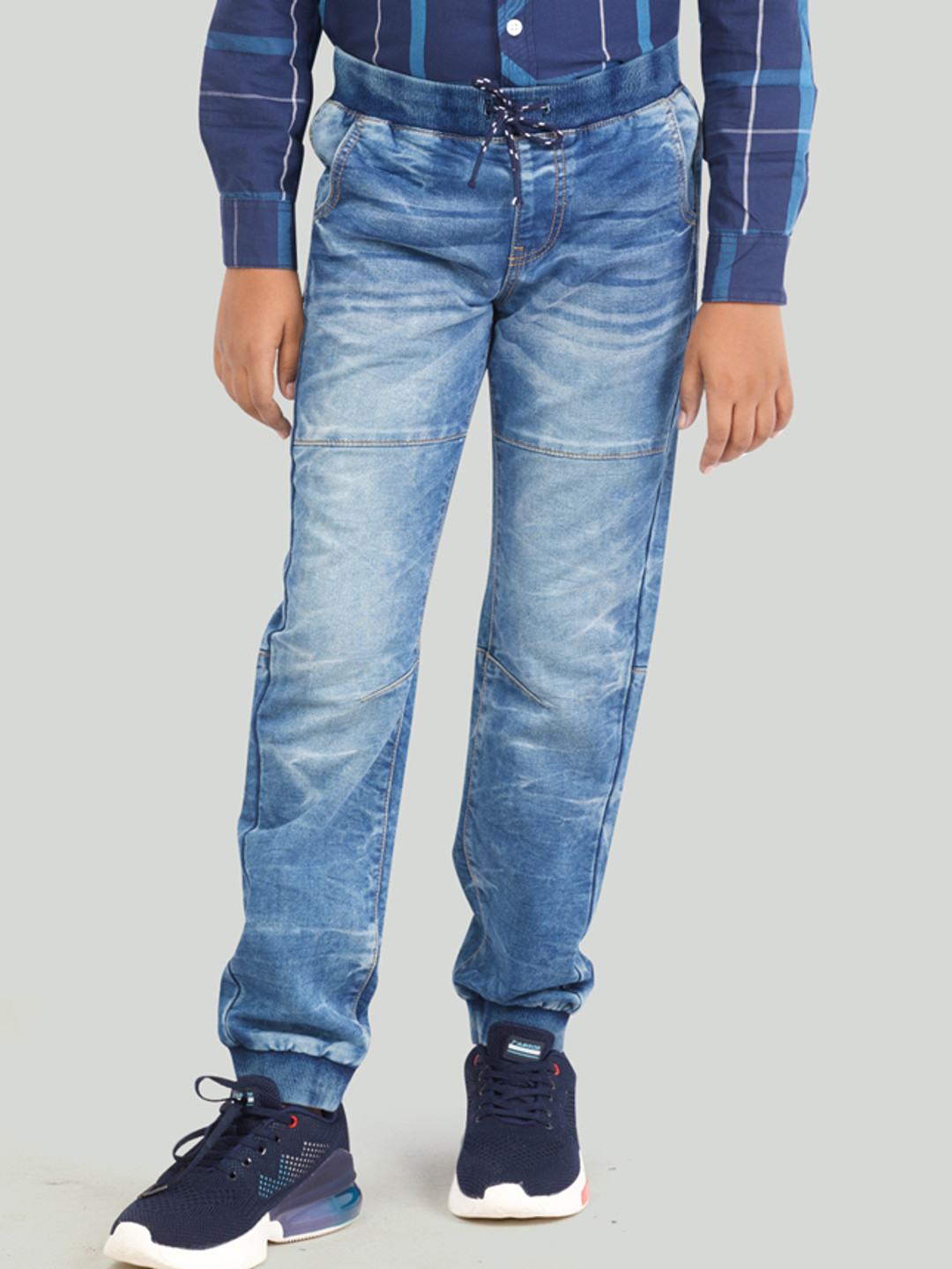 

Zalio Boys Blue Mildly Distressed Heavy Fade Jeans