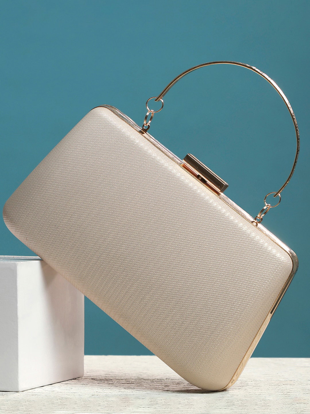 

HAUTE SAUCE by Campus Sutra Cream-Coloured Textured Box Clutch