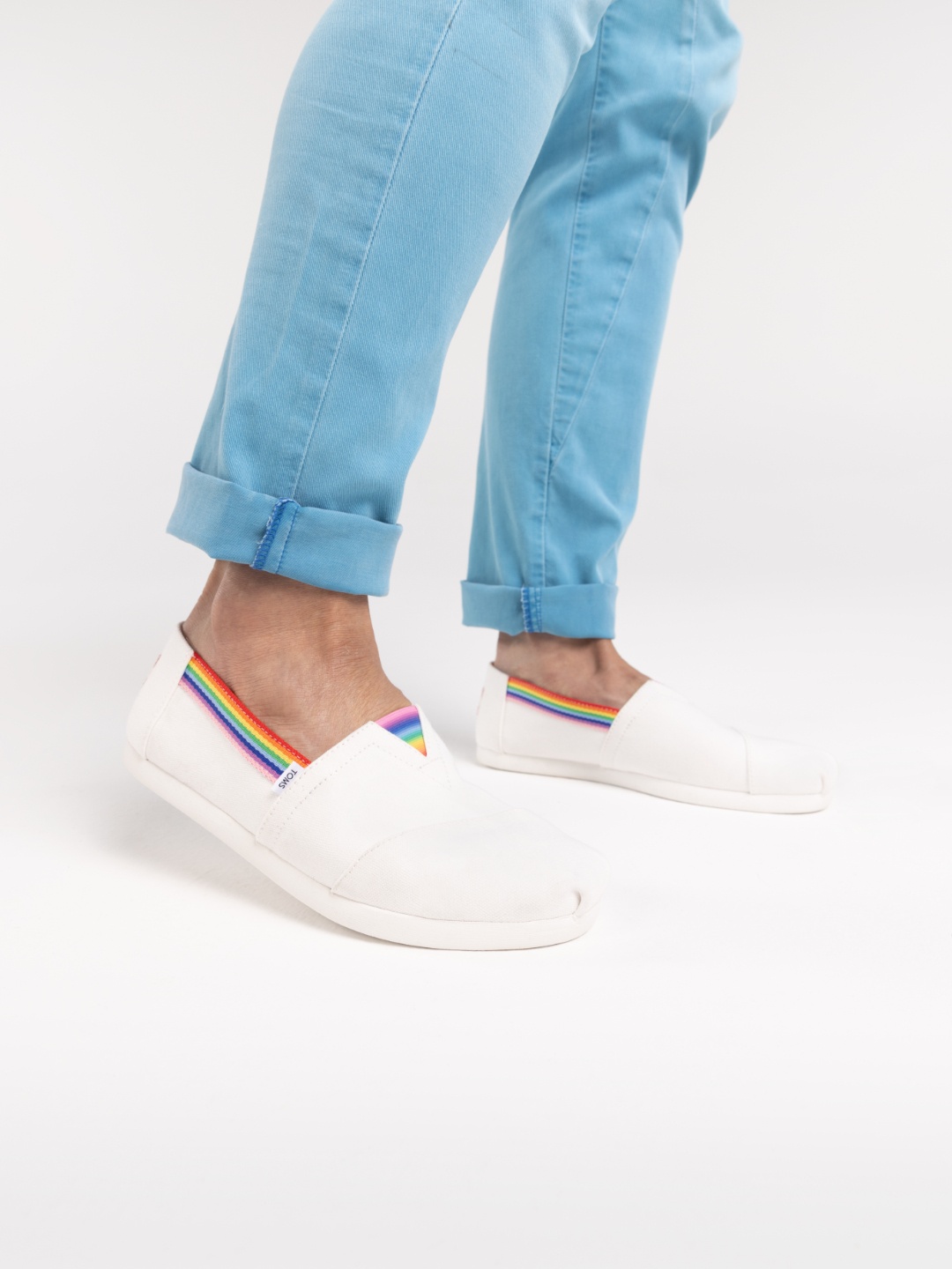 

TOMS Men White Solid Canvas Slip-On Sneakers