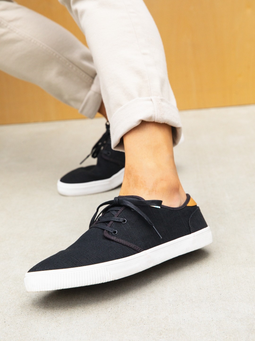 

TOMS Men Black Carlo Heritage Canvas Sneakers