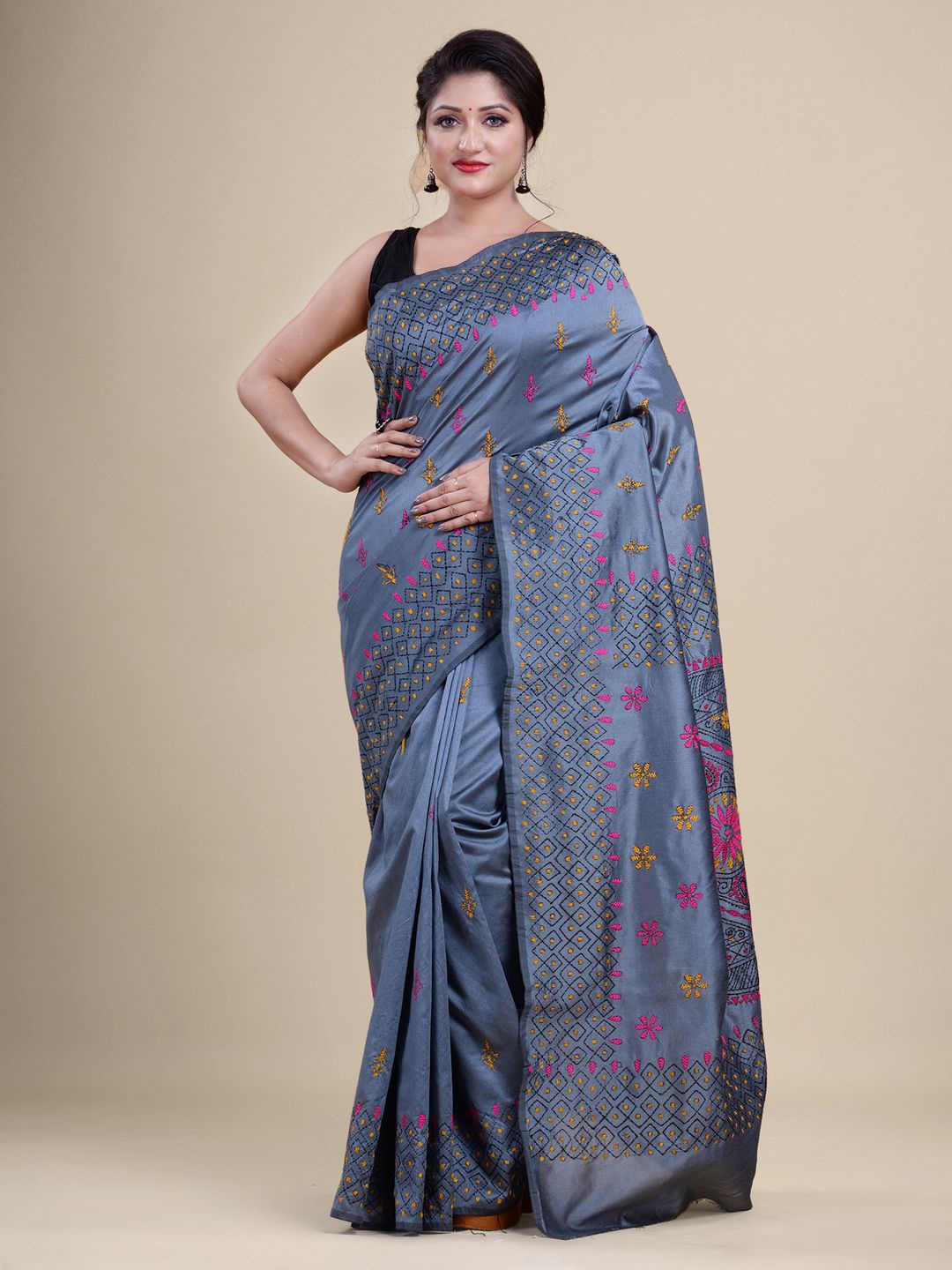 

Laa Calcutta Grey & Yellow Floral Embroidered Jamdani Saree