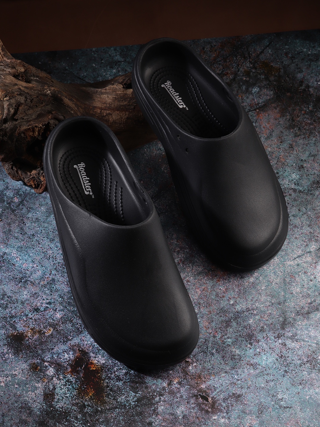 

Roadster Women Casual Clogs, Black