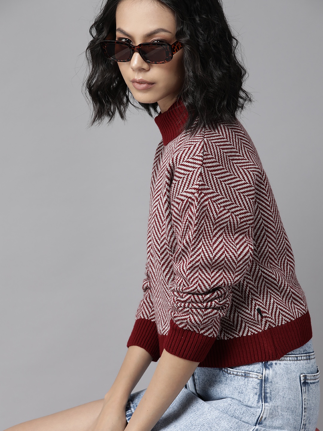 

The Roadster Lifestyle Co. Women Maroon & Grey Chevron Pullover