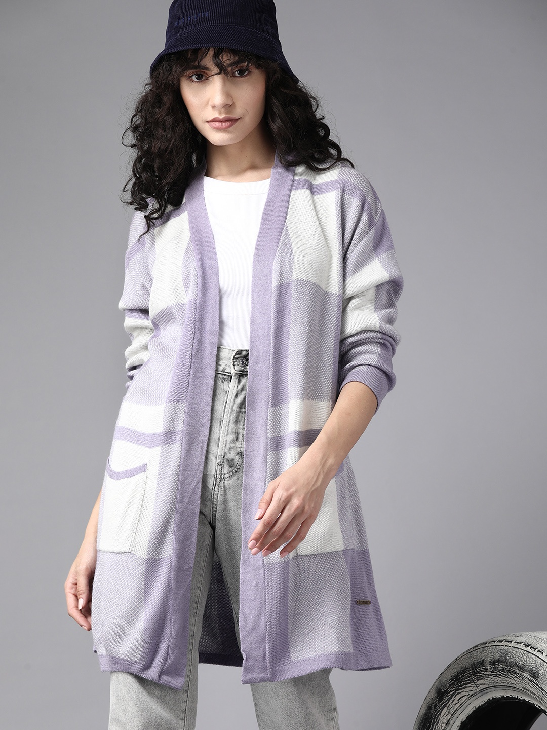 

The Roadster Lifestyle Co. Women Lavender & White Checked Longline Front-Open Sweater