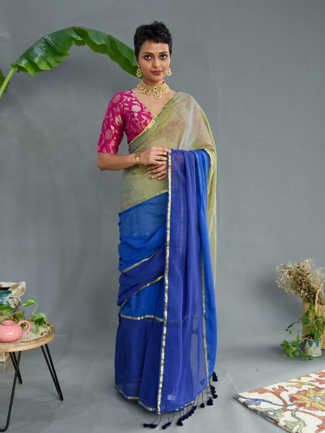 

Suta Green & Blue Colourblocked Saree