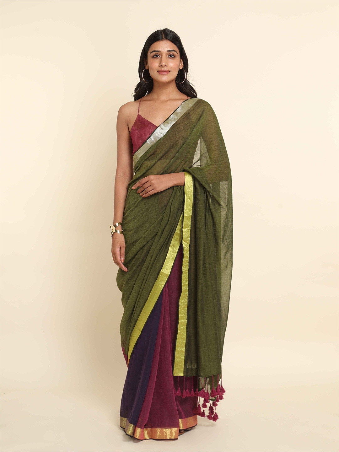 

Suta Green & Purple Colourblocked Saree