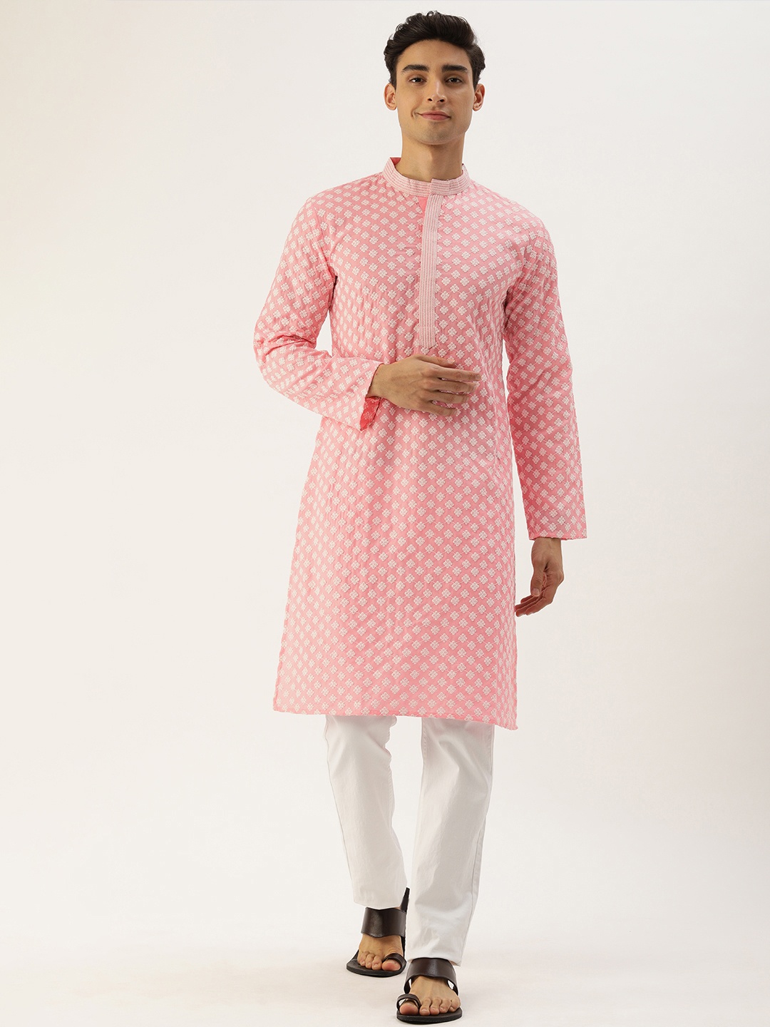

SWAGG INDIA Men Pink & White Ethnic Motifs Embroidered Chikankari Kurta