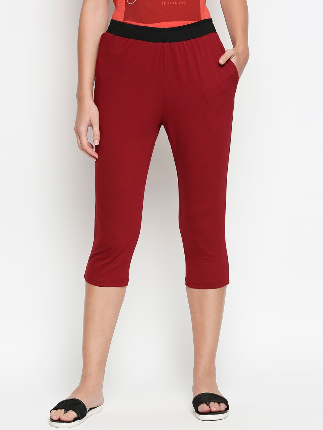 

XIN Women Maroon & Black Solid Pure Cotton Capri Lounge Pants