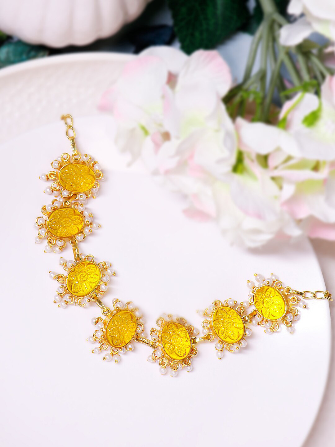 

Ishhaara Yellow & White Brass Brass-Plated Choker Necklace