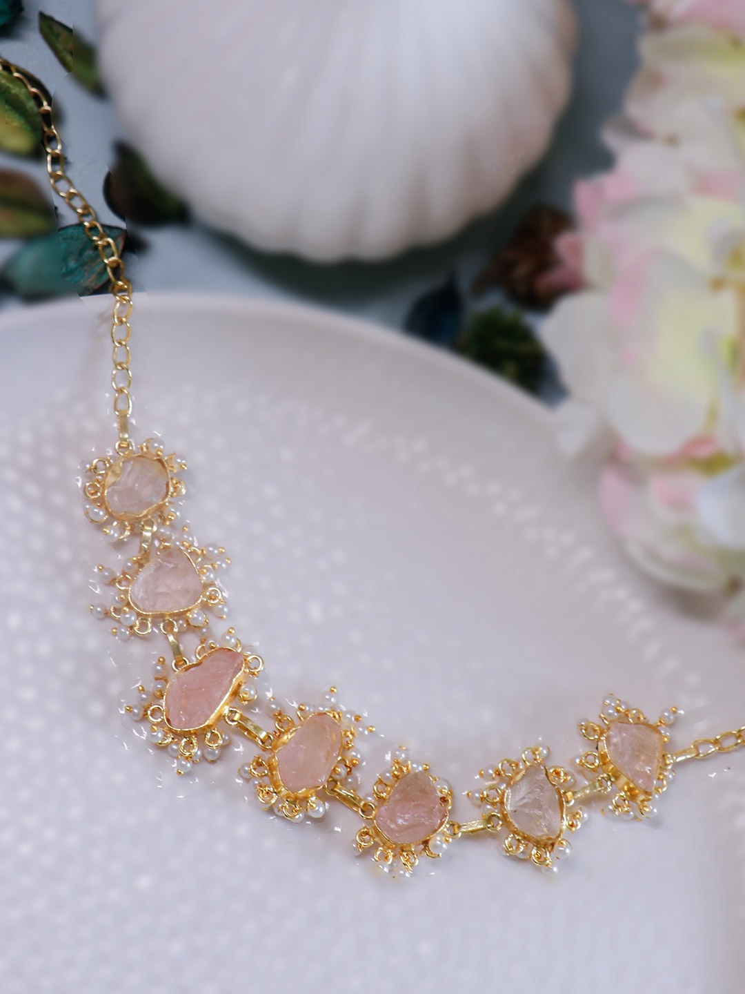 

Ishhaara Pink & Gold-Toned Brass Brass-Plated Choker Necklace