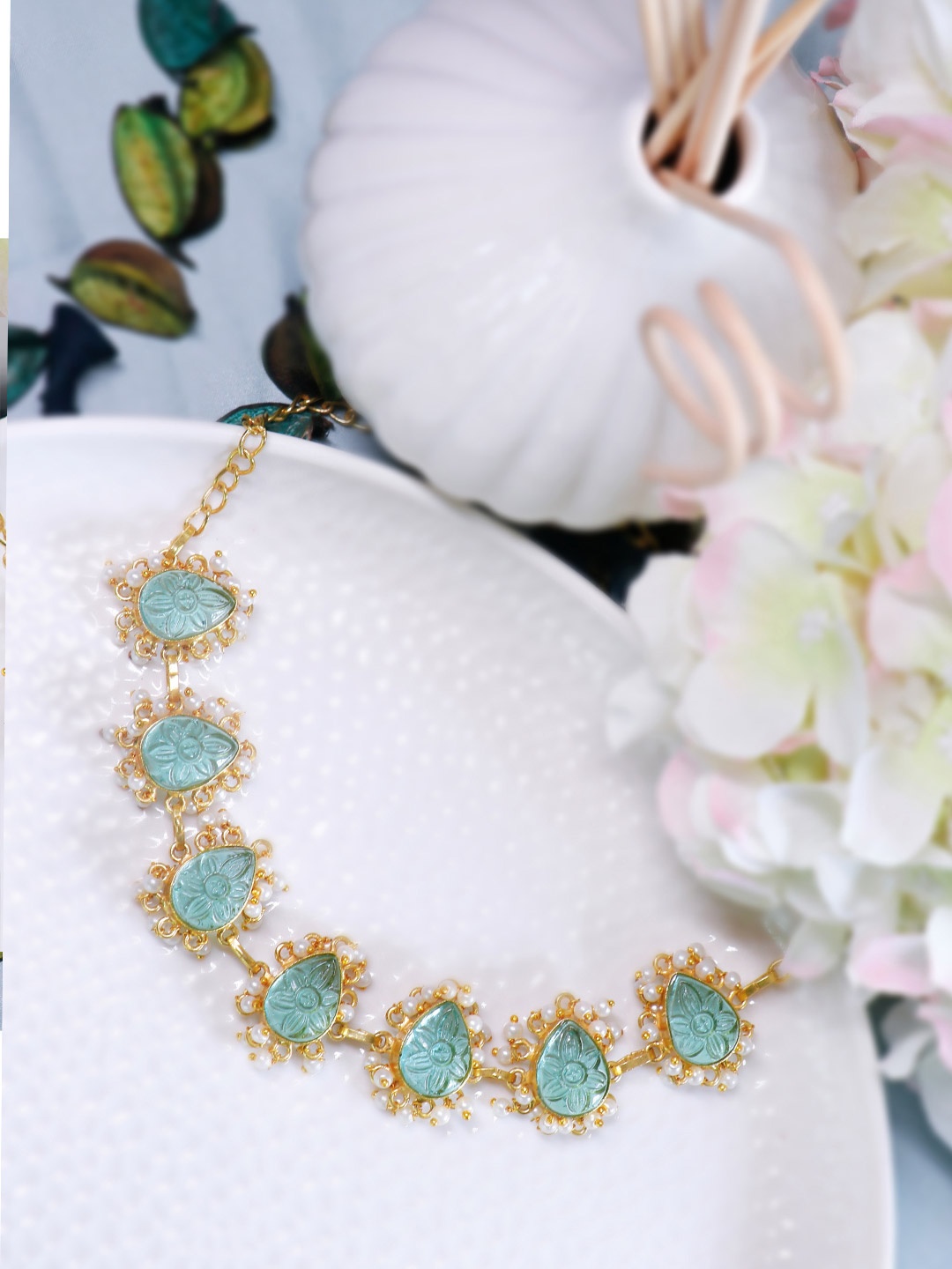 

Ishhaara Blue & Gold-Toned Brass-Plated Choker Necklace